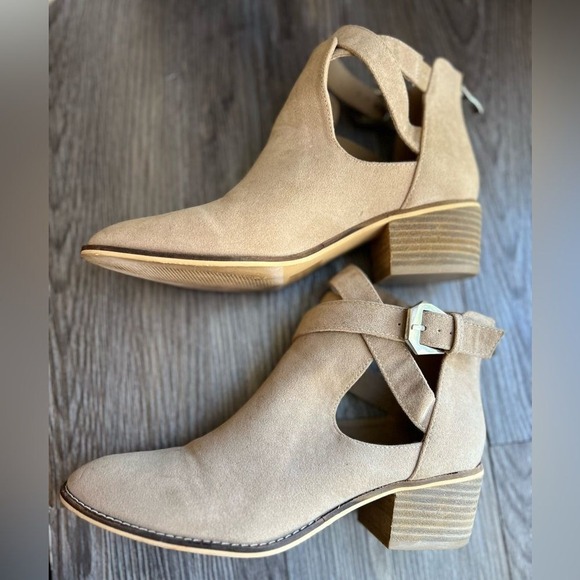 Beast Fashion Ankle Boots Cutout Buckle Strap Beige Booties Size 7.5 - Picture 5 of 6
